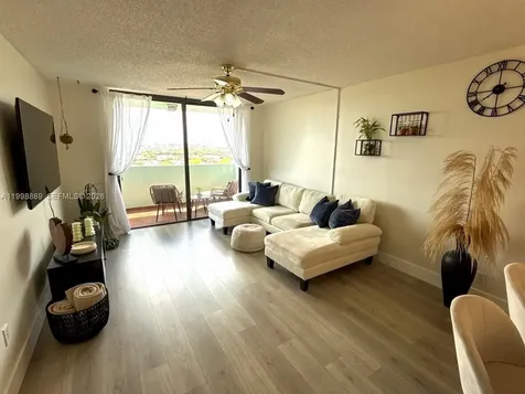 1825 W 44th Place Hialeah FL 33012