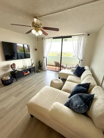 1825 W 44th Place Hialeah FL 33012