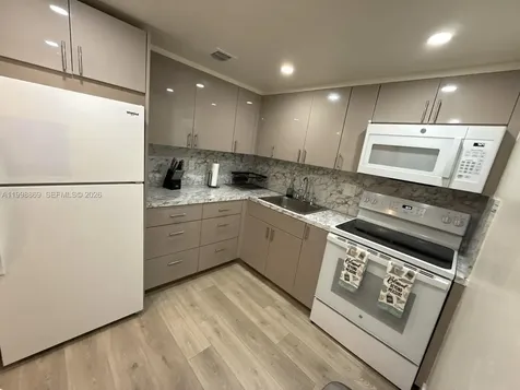 1825 W 44th Place Hialeah FL 33012