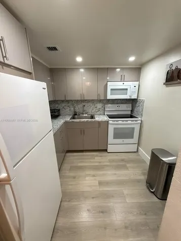 1825 W 44th Place Hialeah FL 33012
