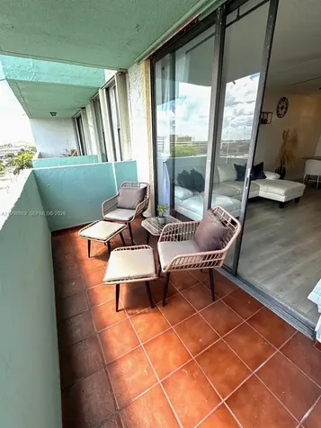 1825 W 44th Place Hialeah FL 33012