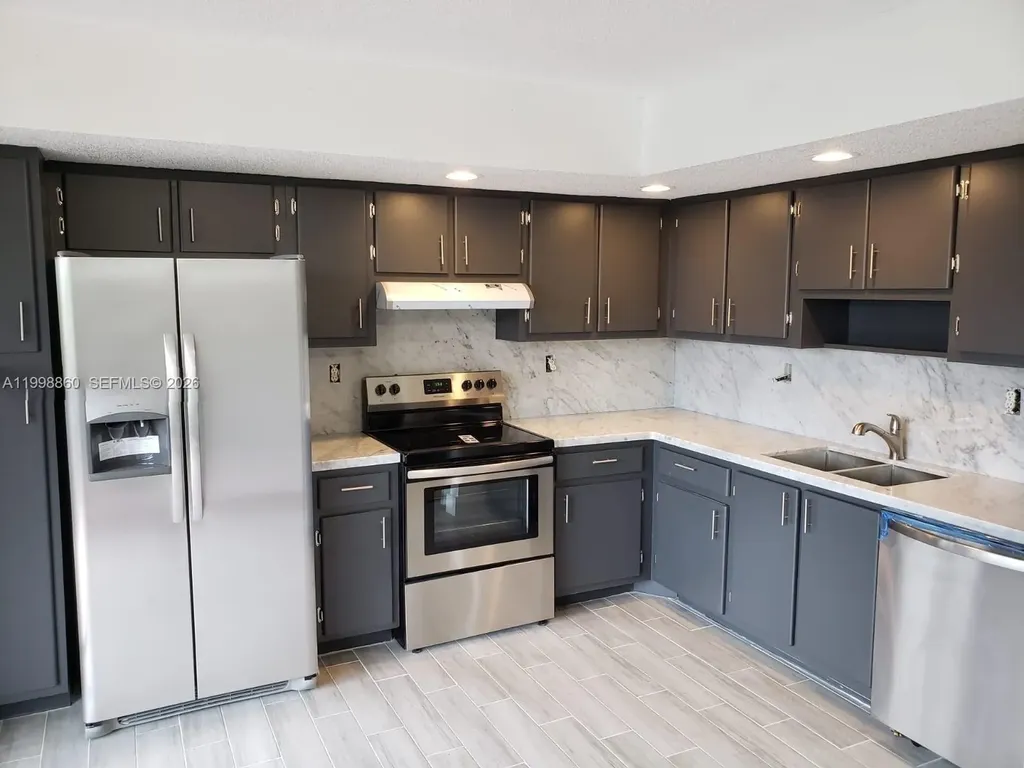 8075 SW 107th Avenue Miami FL 33173