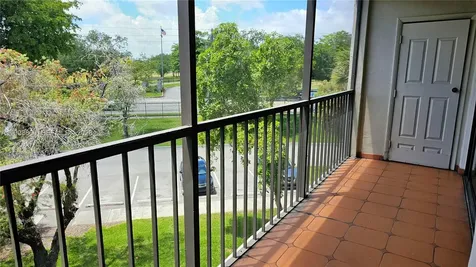 8075 SW 107th Avenue Miami FL 33173