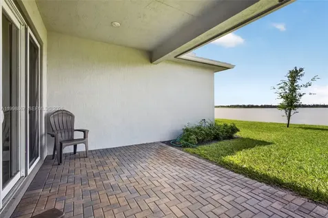769 Hookline Circle Loxahatchee FL 33470
