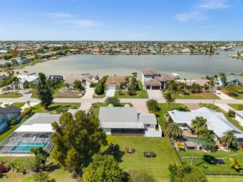 706 SW 51st Terrace Cape Coral FL 33914