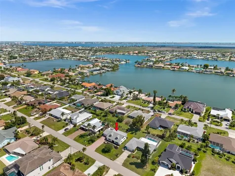 706 SW 51st Terrace Cape Coral FL 33914