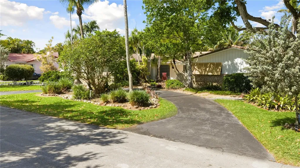 11490 SW 72nd Court Pinecrest FL 33156