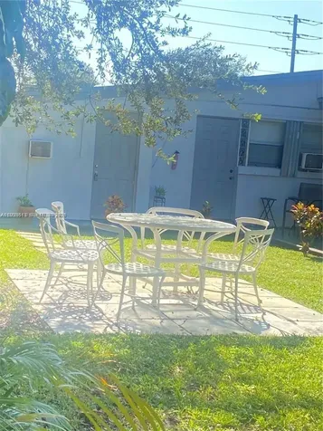 7121 Taft Street Hollywood FL 33024