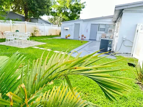 7121 Taft Street Hollywood FL 33024