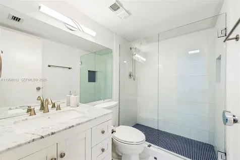 2401 Collins Avenue Miami Beach FL 33140