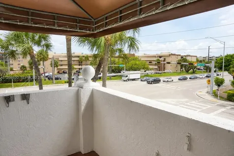 8695 NW 6th Lane Miami FL 33126