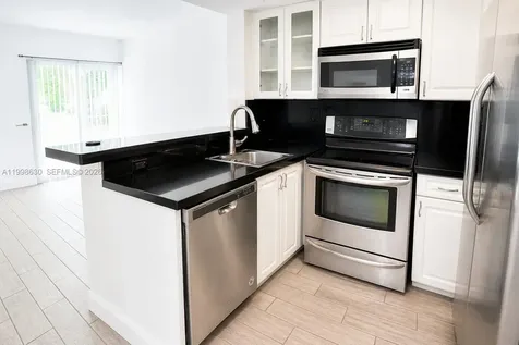 8695 NW 6th Lane Miami FL 33126