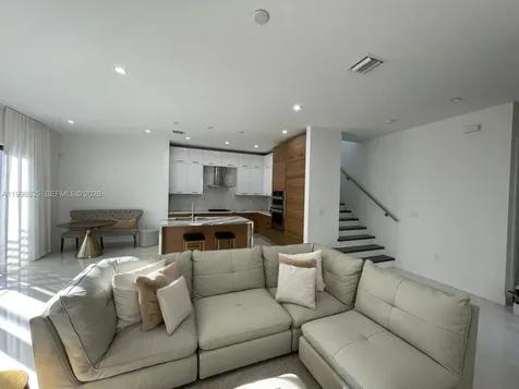 8283 NW 44th Street Doral FL 33166