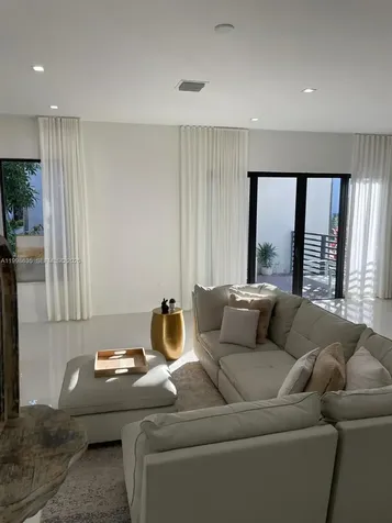 8283 NW 44th Street Doral FL 33166