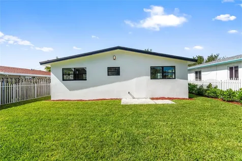 1911 SW 57th Avenue West Park FL 33023