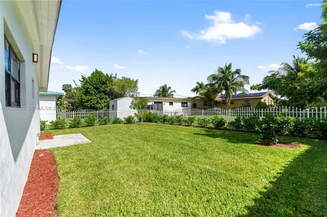 1911 SW 57th Avenue West Park FL 33023