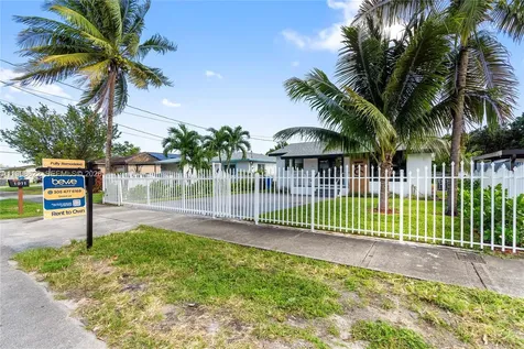 1911 SW 57th Avenue West Park FL 33023