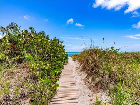 141 Crandon Boulevard Key Biscayne FL 33149
