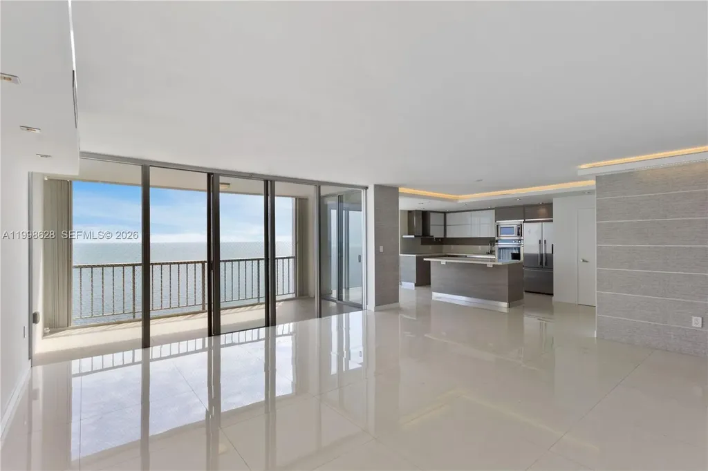 881 Ocean Drive Key Biscayne FL 33149