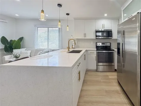 2933 NW 48th Terrace Miami FL 33142