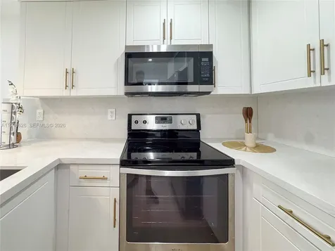 2933 NW 48th Terrace Miami FL 33142