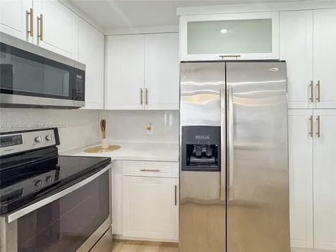 2933 NW 48th Terrace Miami FL 33142