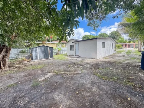 2933 NW 48th Terrace Miami FL 33142