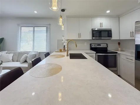 2933 NW 48th Terrace Miami FL 33142