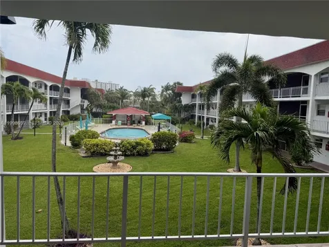 580 Egret Drive Hallandale Beach FL 33009
