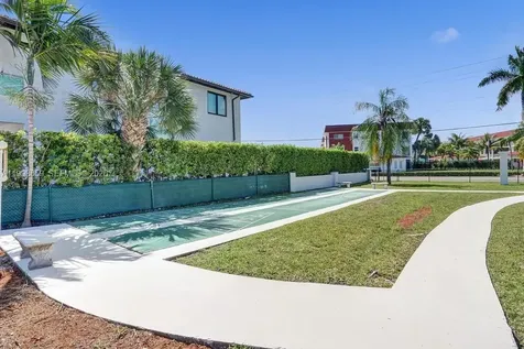 580 Egret Drive Hallandale Beach FL 33009