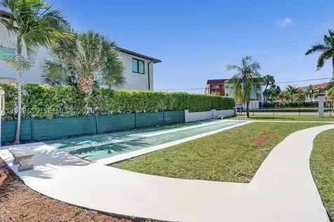 580 Egret Drive Hallandale Beach FL 33009