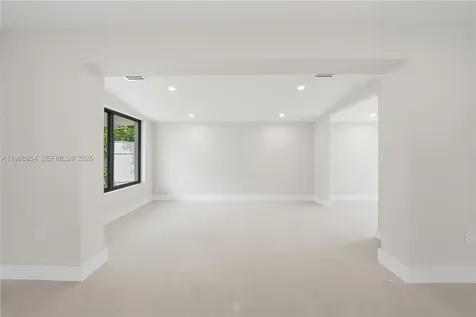 6332 SW 28th Street Miami FL 33155