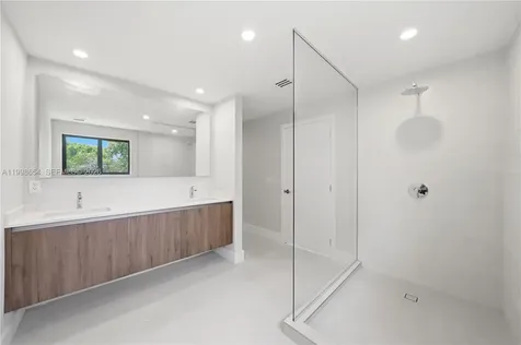6332 SW 28th Street Miami FL 33155