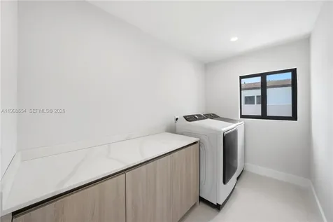 6332 SW 28th Street Miami FL 33155