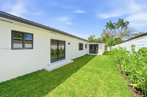 6332 SW 28th Street Miami FL 33155