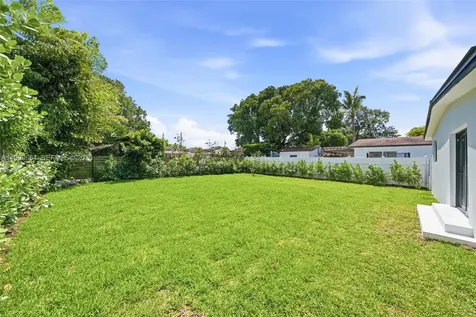 6332 SW 28th Street Miami FL 33155
