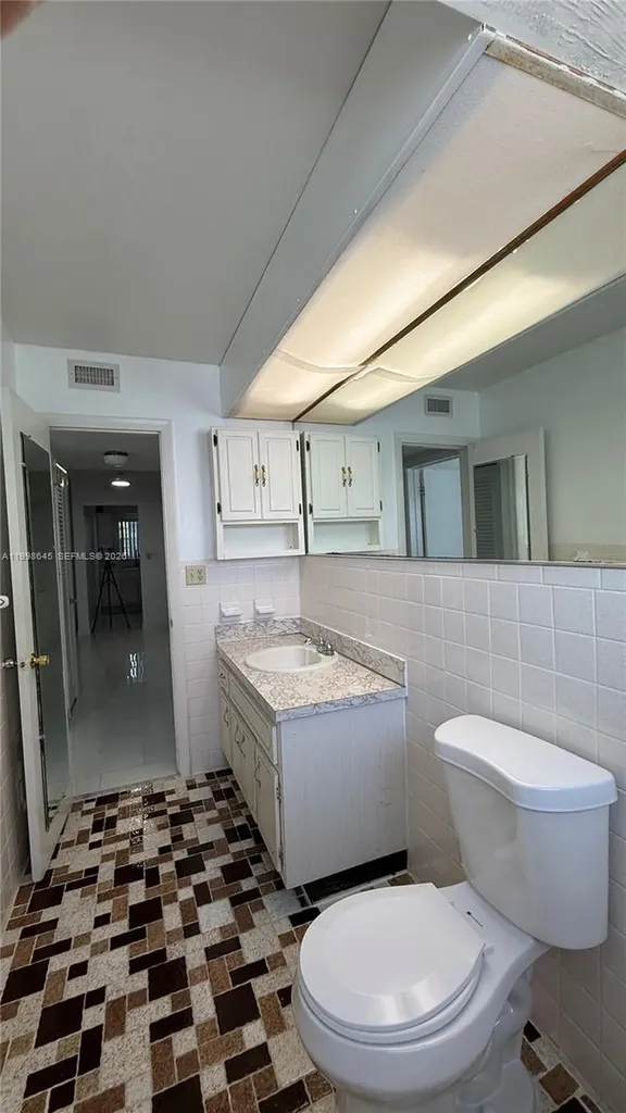 1943 Monroe Street Hollywood FL 33020