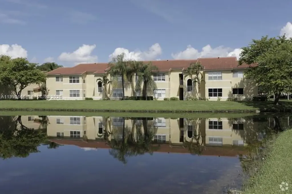 565 Vista Isles Drive Sunrise FL 33325