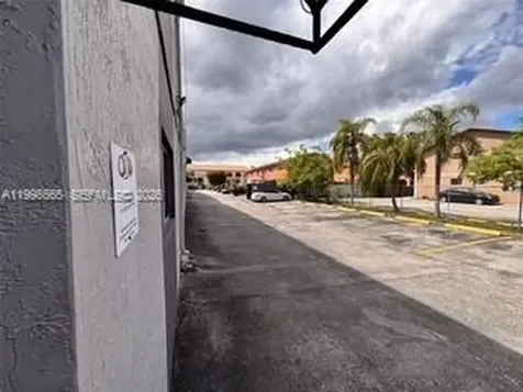 2565 W 56th Street Hialeah FL 33016