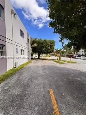 2565 W 56th Street Hialeah FL 33016