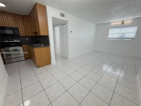 2565 W 56th Street Hialeah FL 33016