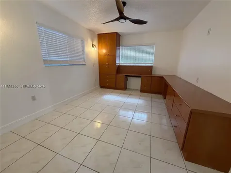 2565 W 56th Street Hialeah FL 33016