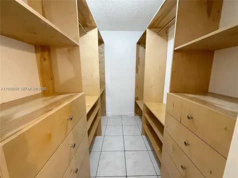 2565 W 56th Street Hialeah FL 33016