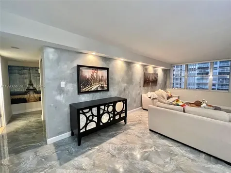 18041 Biscayne Boulevard Aventura FL 33160