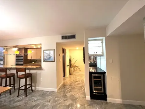 18041 Biscayne Boulevard Aventura FL 33160
