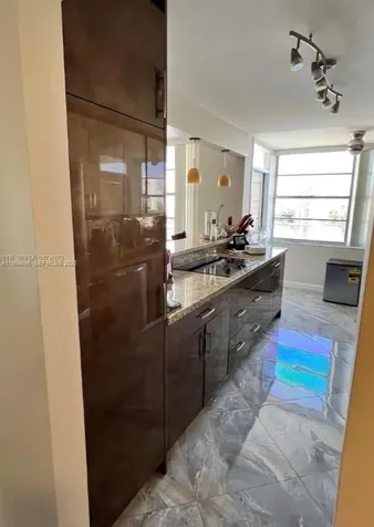 18041 Biscayne Boulevard Aventura FL 33160