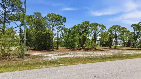 2817 NW 27th Street Cape Coral FL 33993