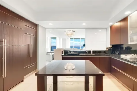 2711 S Ocean Drive Hollywood FL 33019