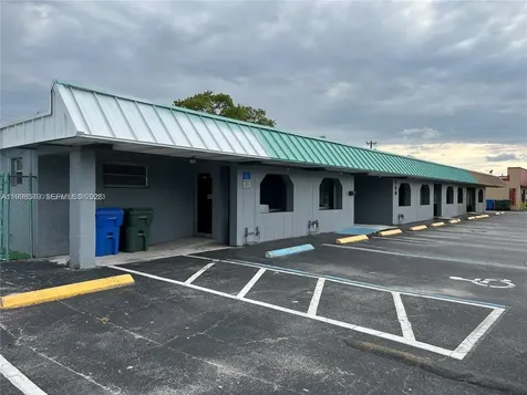 400 NE 44th Street Oakland Park FL 33334