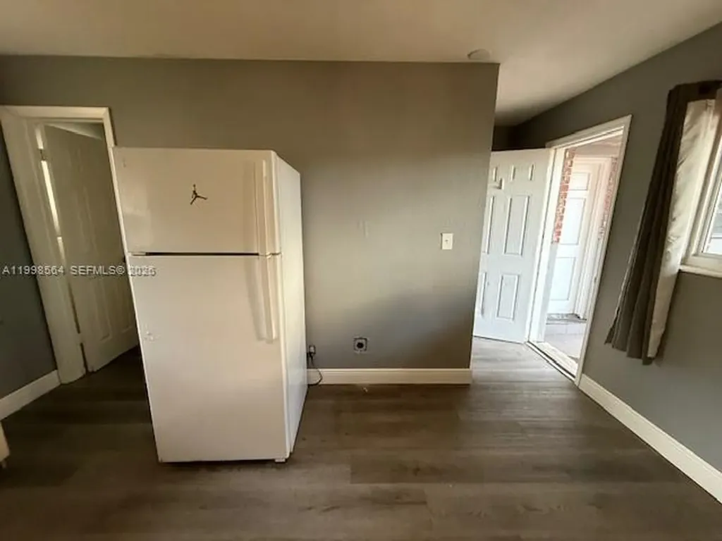 4148 SW 24th Street Fort Lauderdale FL 33317